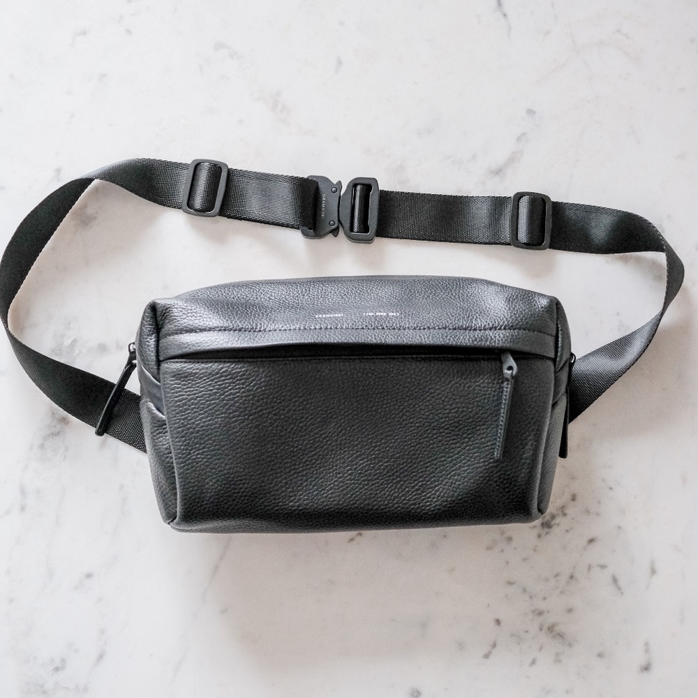 Grams(28) 156 City Sling